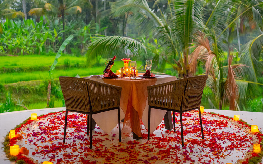 Nature Romantic Getaway Dinner